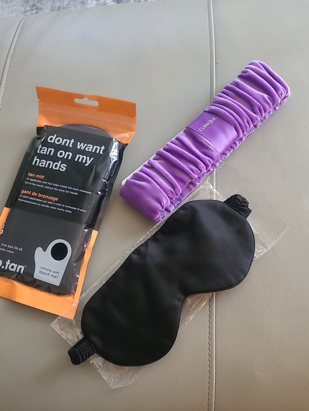 CliniqueRuched Headband & B TAN Selftan Mitt & Silk Eyemask